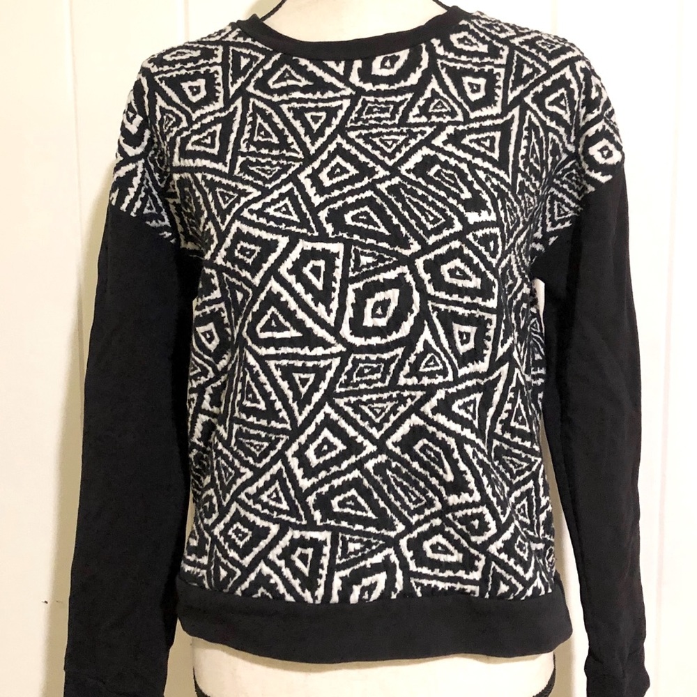 Zara Black and White Tribal Aztec Geometric pattern Jersey sweatshirt medium